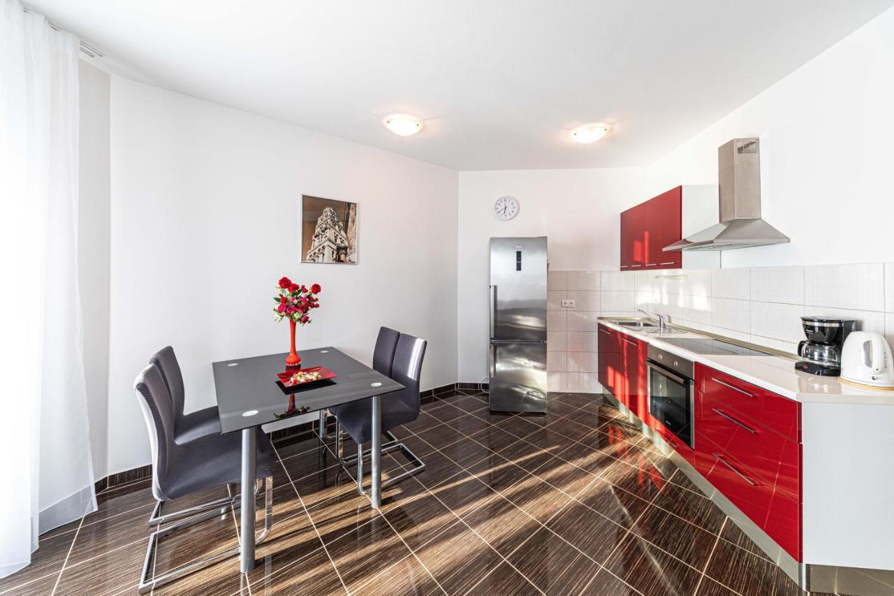 Rajcic Apartments ロゴズニッツァ エクステリア 写真