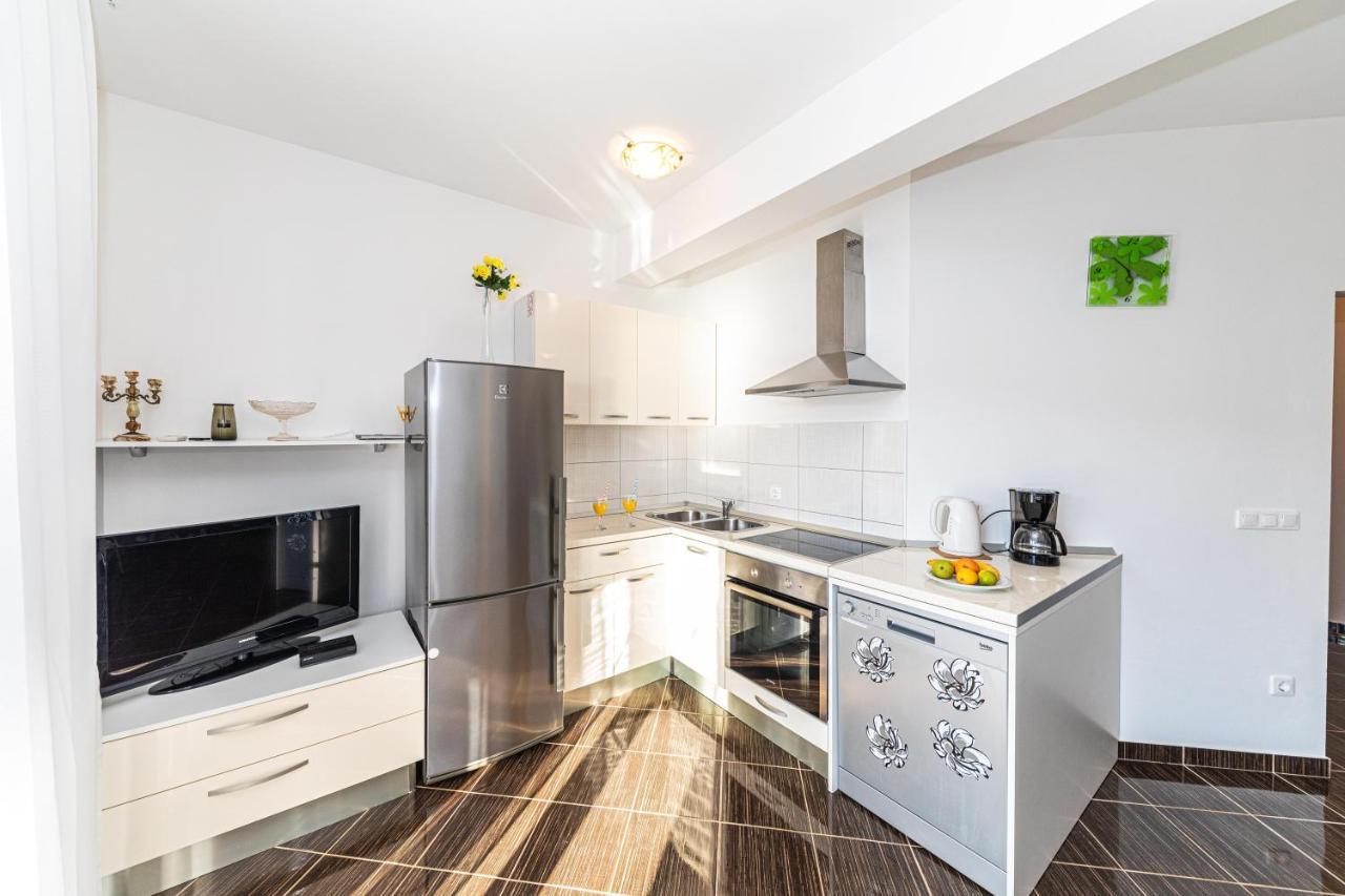 Rajcic Apartments ロゴズニッツァ エクステリア 写真